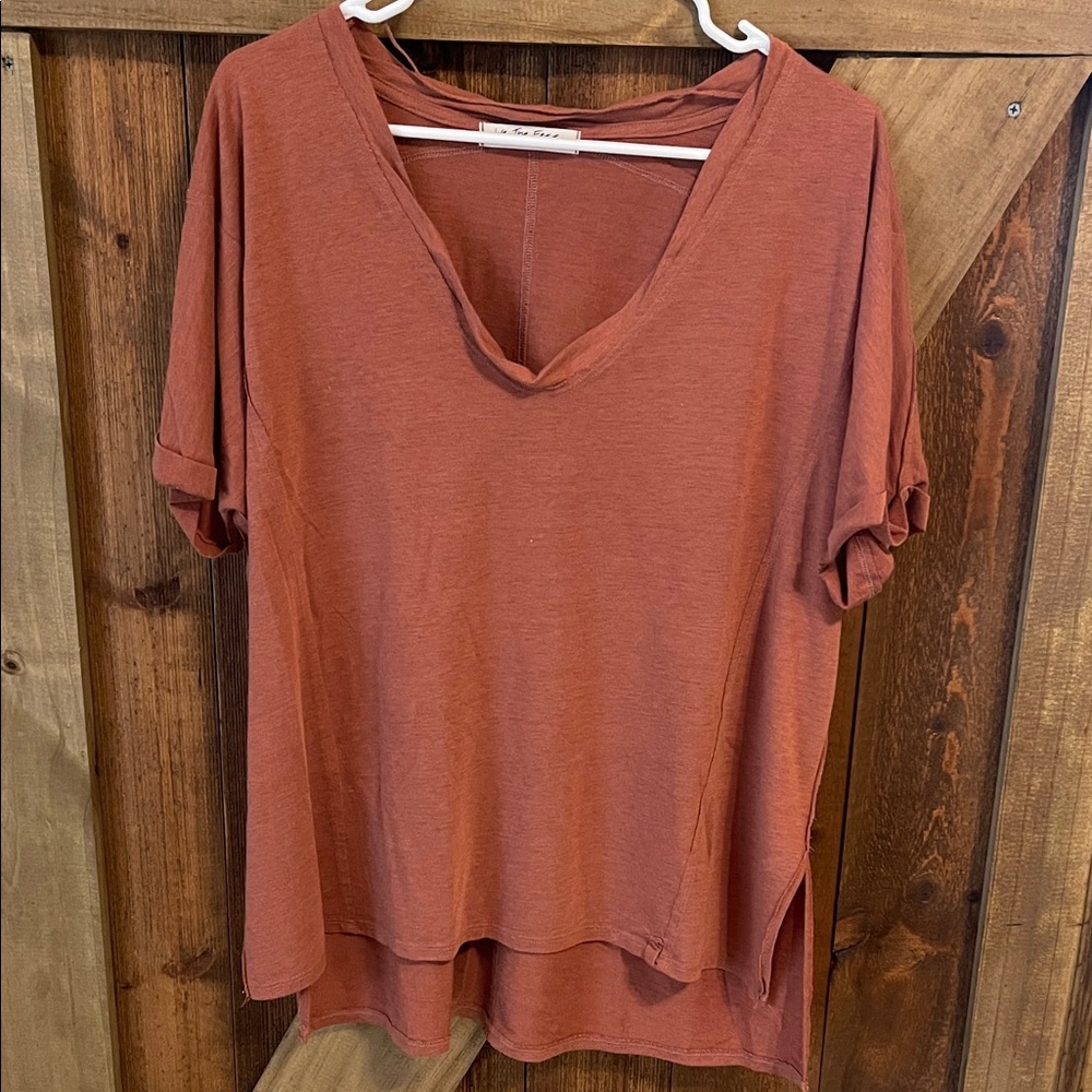 We the People Women's Rust oversized  V-Neck t shirt with side slits